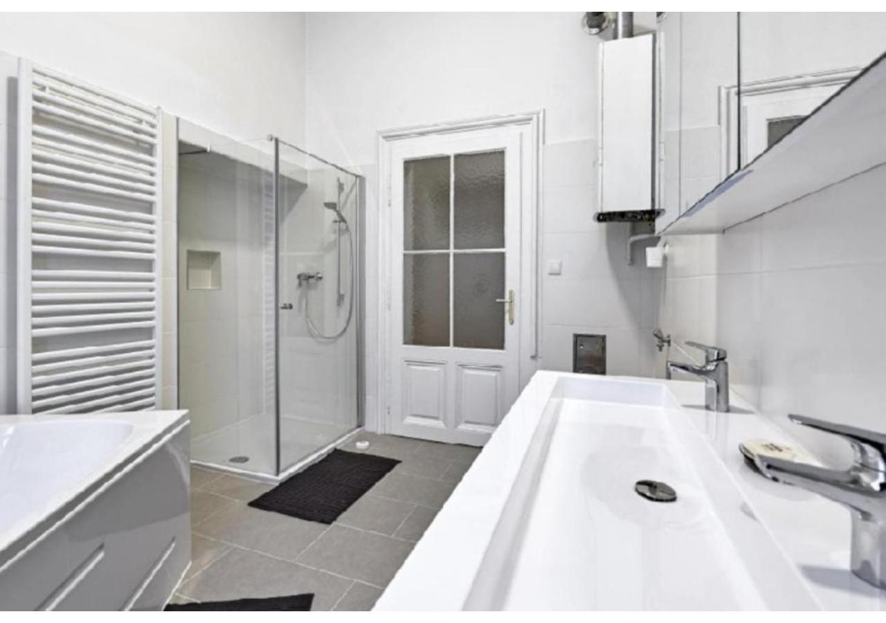 Luxurious, 2 Min To Casino And Roemertherme Apartment Baden Bagian luar foto