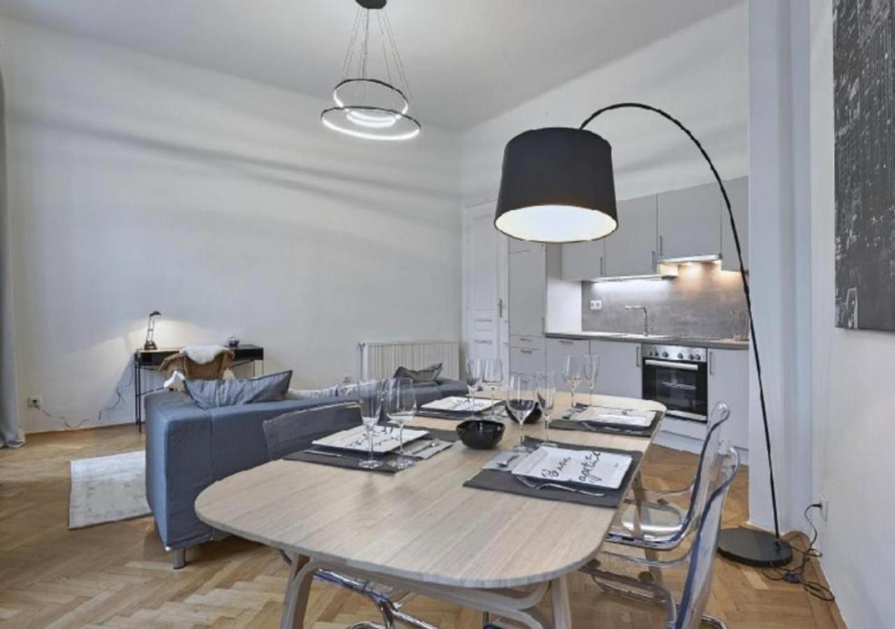 Luxurious, 2 Min To Casino And Roemertherme Apartment Baden Bagian luar foto