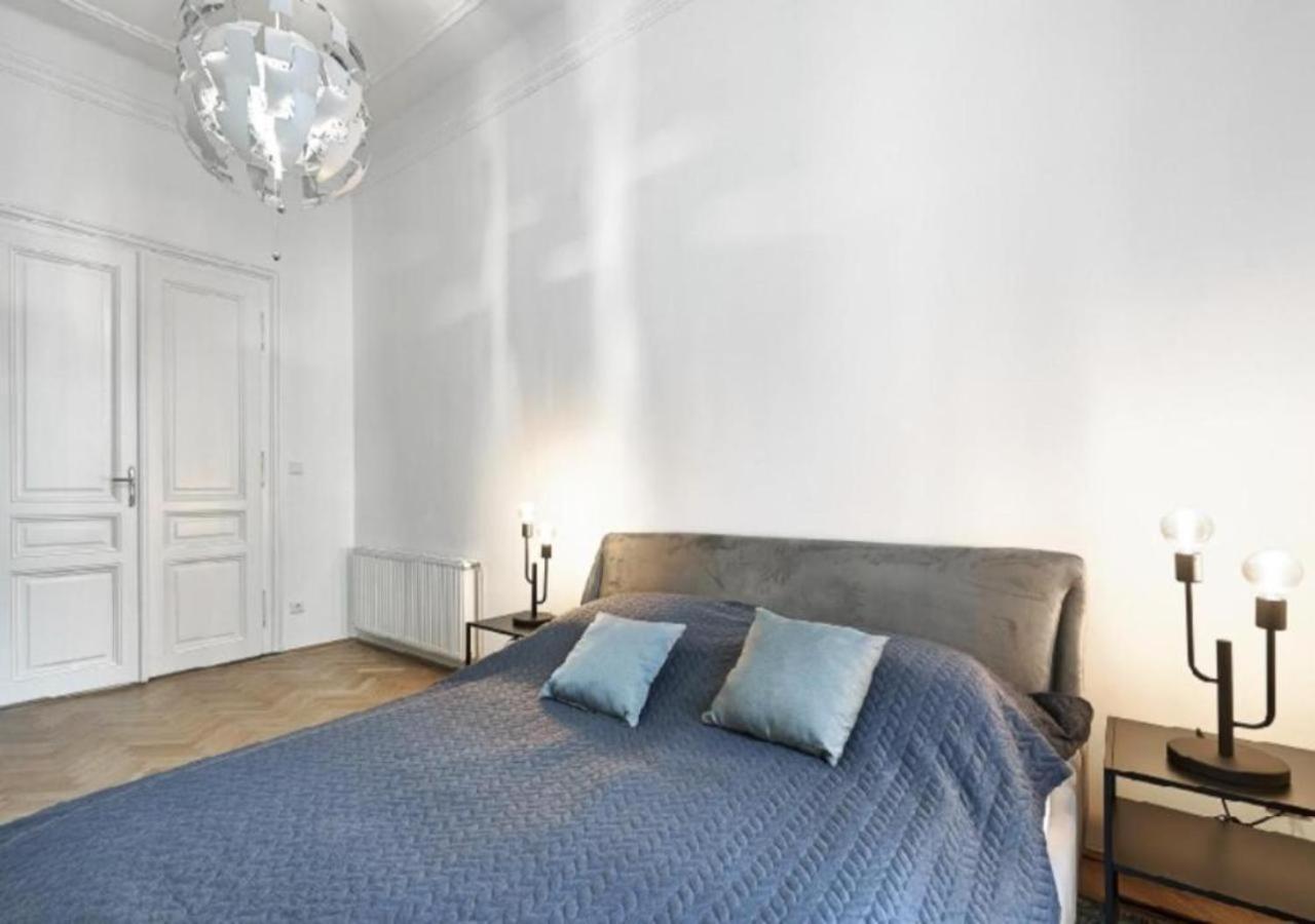 Luxurious, 2 Min To Casino And Roemertherme Apartment Baden Bagian luar foto
